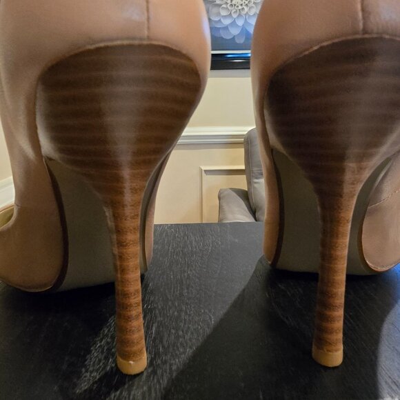 Tan GUESS heels – Size 8 (No box) - Picture 2 of 5